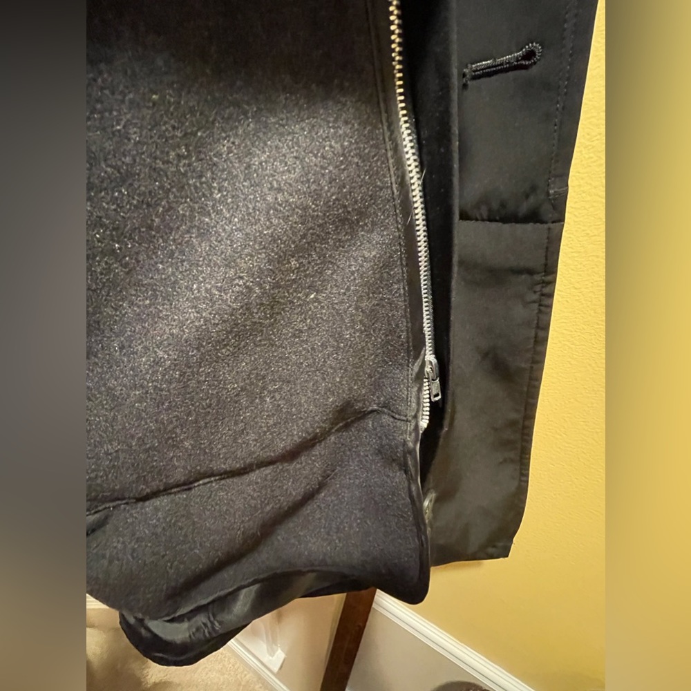 Beautiful Men’s Calvin Klein Raincoat - Picture 7 of 8